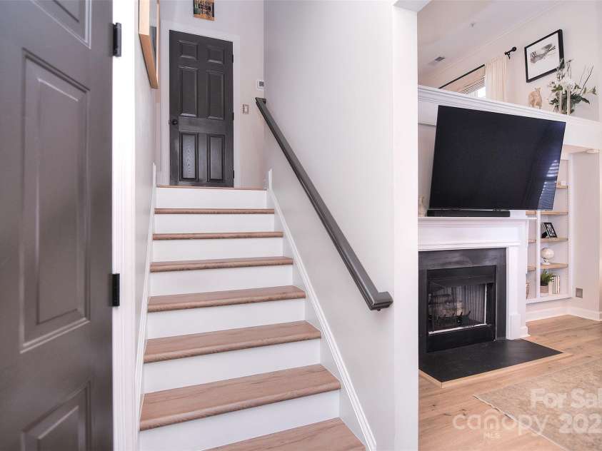 4860 S Hill View Drive, Charlotte, NC 28210.  MLS# CAR4228385, YatesRealty ID 2471. 