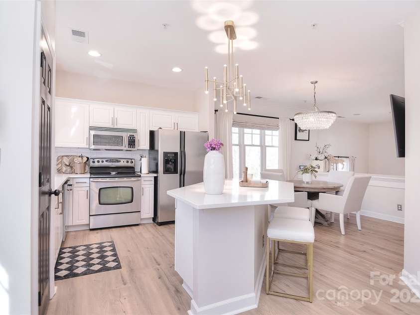 4860 S Hill View Drive, Charlotte, NC 28210.  MLS# CAR4228385, YatesRealty ID 2471. 