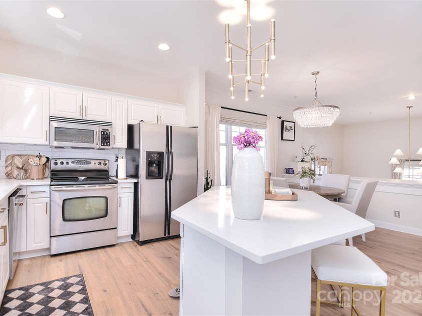 4860 S Hill View Drive, Charlotte, NC 28210.  MLS# CAR4228385, YatesRealty ID 2471. 