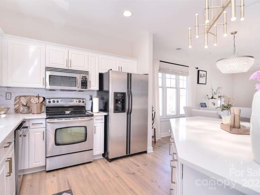 4860 S Hill View Drive, Charlotte, NC 28210.  MLS# CAR4228385, YatesRealty ID 2471. 