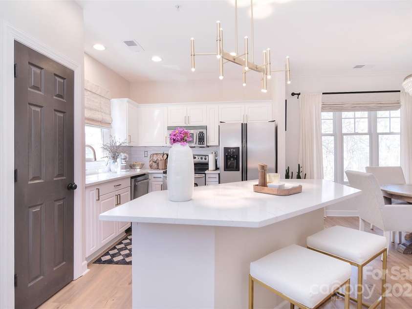 4860 S Hill View Drive, Charlotte, NC 28210.  MLS# CAR4228385, YatesRealty ID 2471. 