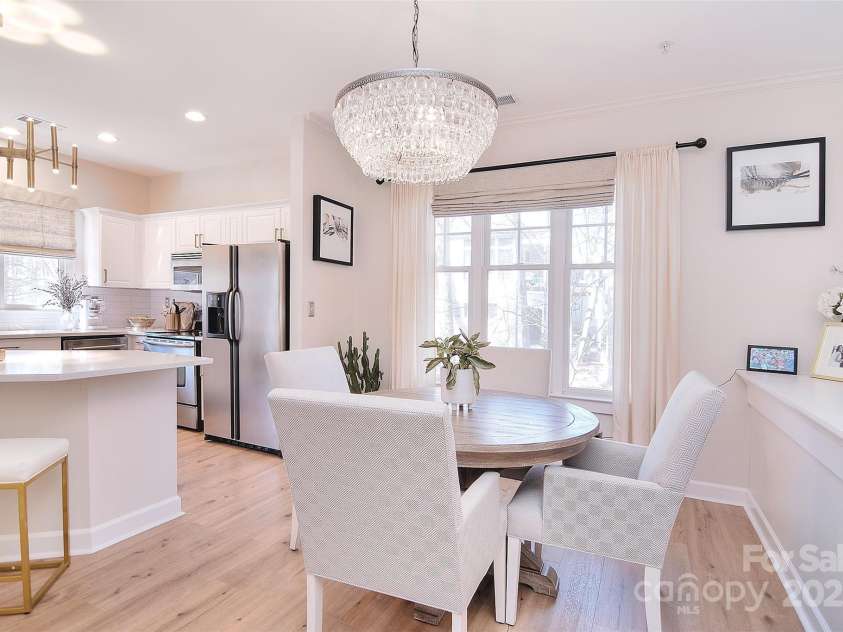 4860 S Hill View Drive, Charlotte, NC 28210.  MLS# CAR4228385, YatesRealty ID 2471. 