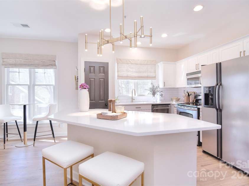 4860 S Hill View Drive, Charlotte, NC 28210.  MLS# CAR4228385, YatesRealty ID 2471. 