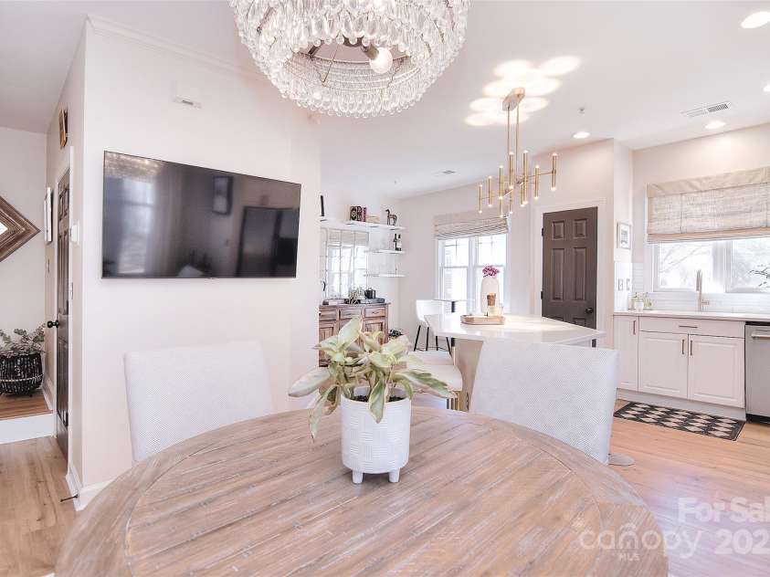 4860 S Hill View Drive, Charlotte, NC 28210.  MLS# CAR4228385, YatesRealty ID 2471. 