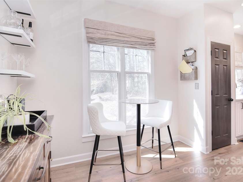 4860 S Hill View Drive, Charlotte, NC 28210.  MLS# CAR4228385, YatesRealty ID 2471. 