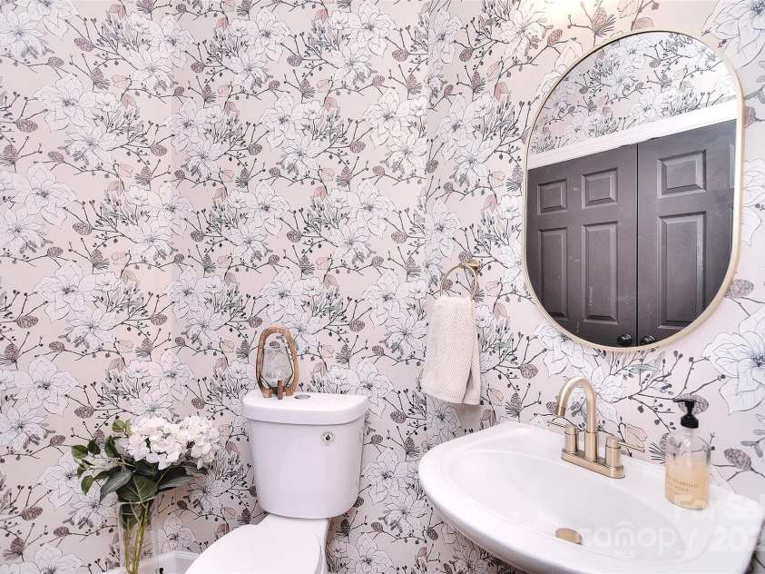 4860 S Hill View Drive, Charlotte, NC 28210.  MLS# CAR4228385, YatesRealty ID 2471. 