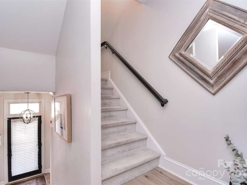 4860 S Hill View Drive, Charlotte, NC 28210.  MLS# CAR4228385, YatesRealty ID 2471. 