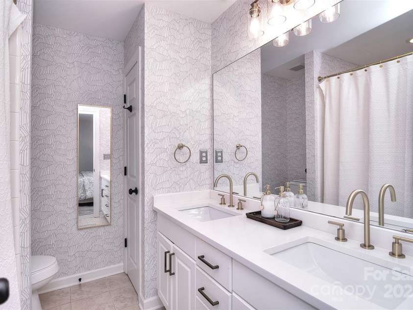 4860 S Hill View Drive, Charlotte, NC 28210.  MLS# CAR4228385, YatesRealty ID 2471. 