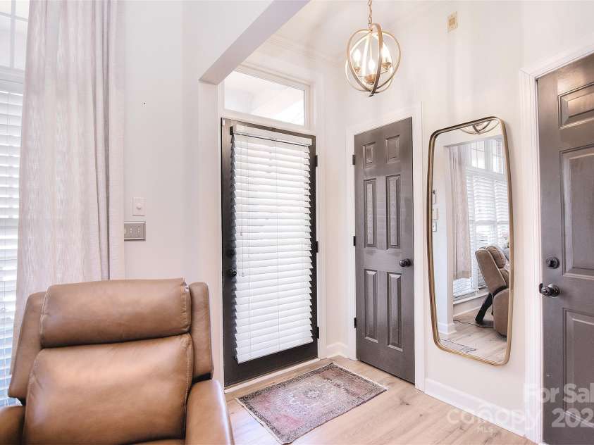 4860 S Hill View Drive, Charlotte, NC 28210.  MLS# CAR4228385, YatesRealty ID 2471. 