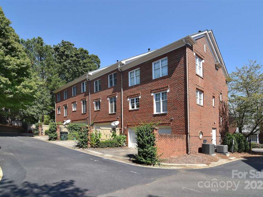 4860 S Hill View Drive, Charlotte, NC 28210.  MLS# CAR4228385, YatesRealty ID 2471. 