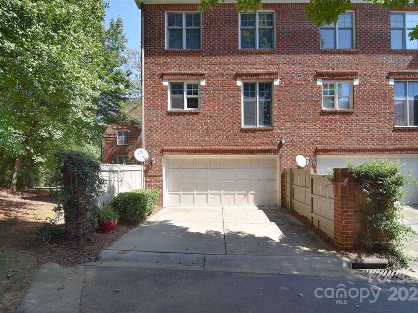 4860 S Hill View Drive, Charlotte, NC 28210.  MLS# CAR4228385, YatesRealty ID 2471. 