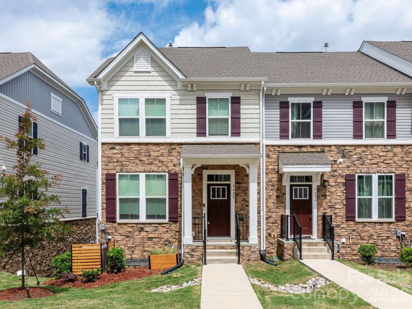 9420 Mallard Mills Drive, Charlotte, NC 28262.  MLS# CAR4377703, YatesRealty ID 24710. 