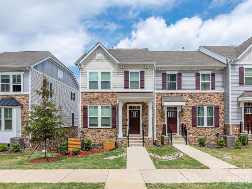 9420 Mallard Mills Drive, Charlotte, NC 28262.  MLS# CAR4377703, YatesRealty ID 24710. 