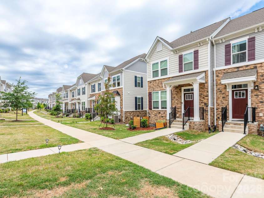 9420 Mallard Mills Drive, Charlotte, NC 28262.  MLS# CAR4377703, YatesRealty ID 24710. 