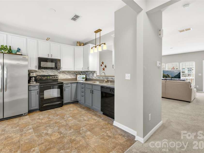 15711 King Louis Court, Charlotte, NC 28277.  MLS# CAR4381034, YatesRealty ID 24711. 