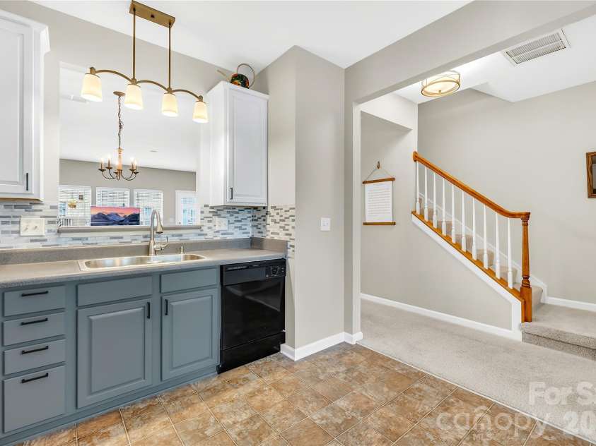 15711 King Louis Court, Charlotte, NC 28277.  MLS# CAR4381034, YatesRealty ID 24711. 