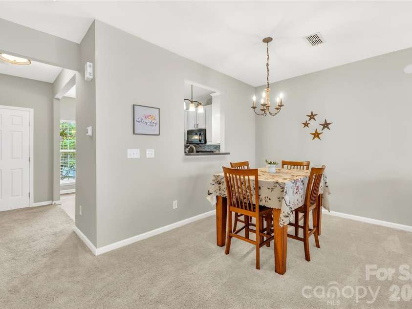 15711 King Louis Court, Charlotte, NC 28277.  MLS# CAR4381034, YatesRealty ID 24711. Dining Area to Kitchen