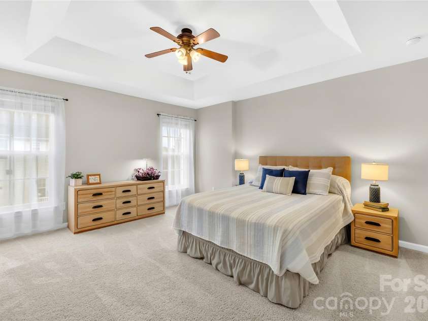 15711 King Louis Court, Charlotte, NC 28277.  MLS# CAR4381034, YatesRealty ID 24711. Upper-Level Primary Bedroom