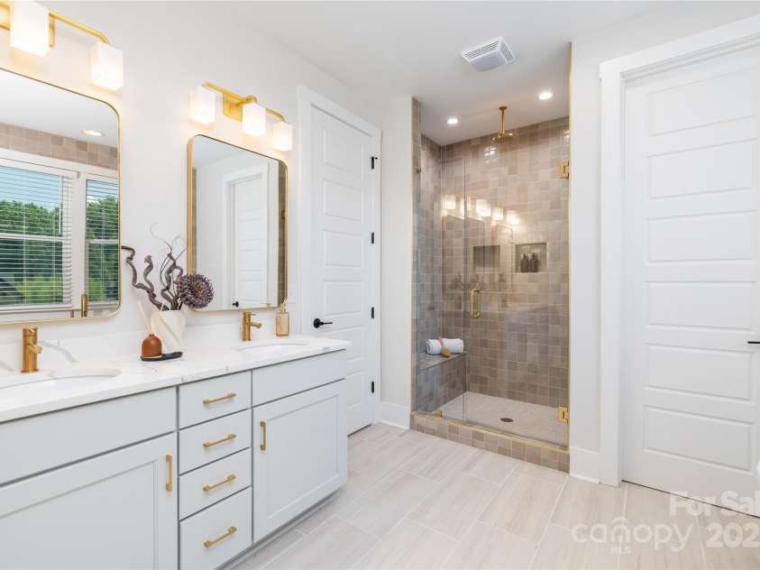 4114 Mantle Court, Charlotte, NC 28205.  MLS# CAR4279758, YatesRealty ID 24712. 