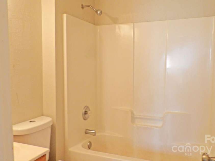1367 Springview Court, Rock Hill, SC 29732.  MLS# CAR4252984, YatesRealty ID 24713. Hall Bath