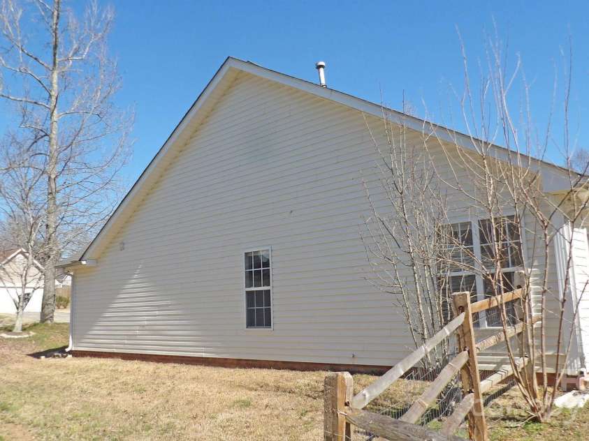 1367 Springview Court, Rock Hill, SC 29732.  MLS# CAR4252984, YatesRealty ID 24713. Right Side