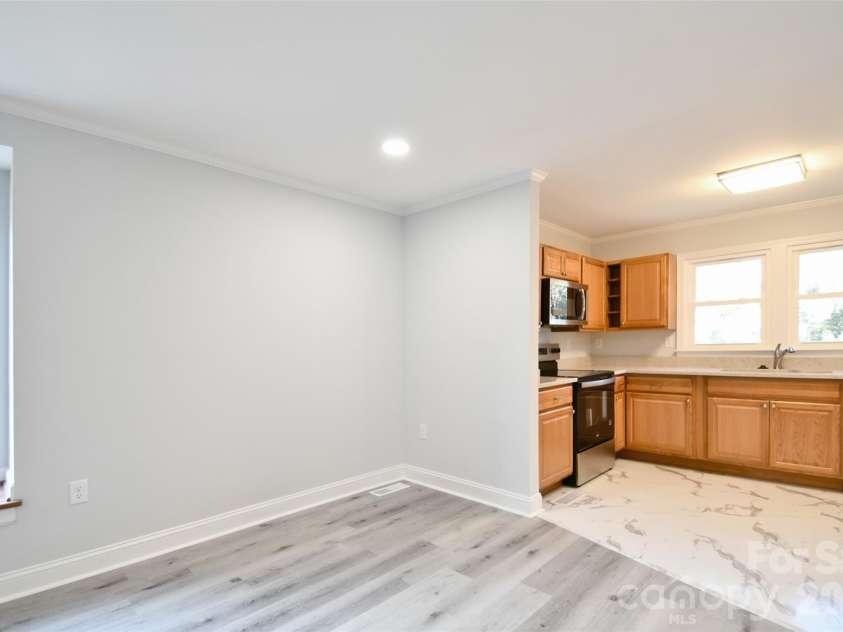 172 Eudy Drive, Concord, NC 28025.  MLS# CAR4338224, YatesRealty ID 24714. Dine/Kitchen