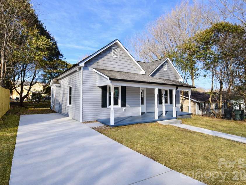 172 Eudy Drive, Concord, NC 28025.  MLS# CAR4338224, YatesRealty ID 24714. New Multi Car Driveway