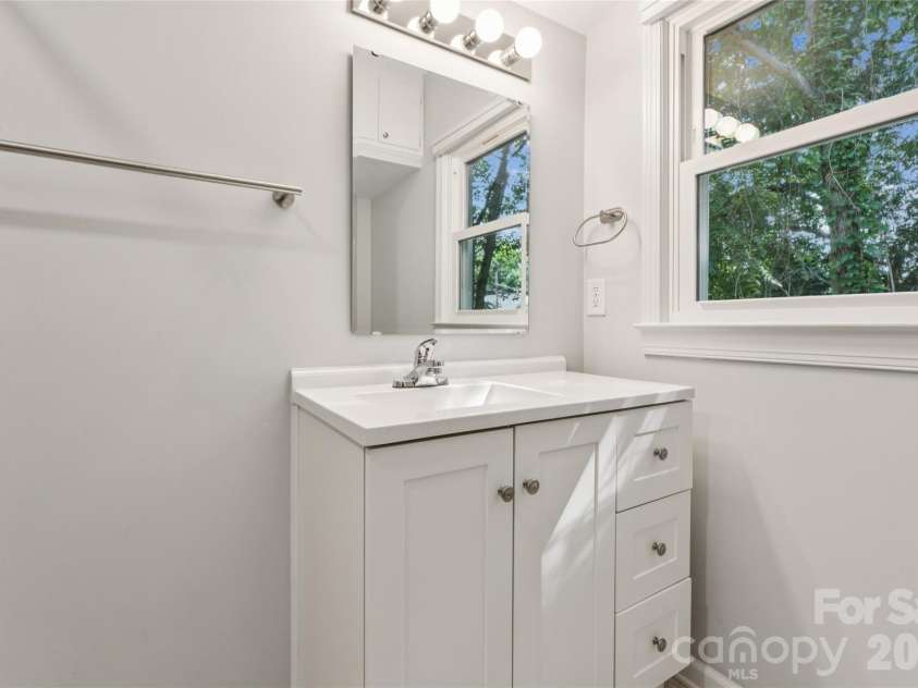 172 Eudy Drive, Concord, NC 28025.  MLS# CAR4422402, YatesRealty ID 24714. Primary bath en-suite