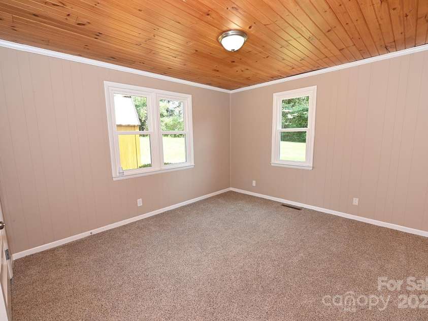 737 8th Street, Hickory, NC 28602.  MLS# CAR4279309, YatesRealty ID 24714. 