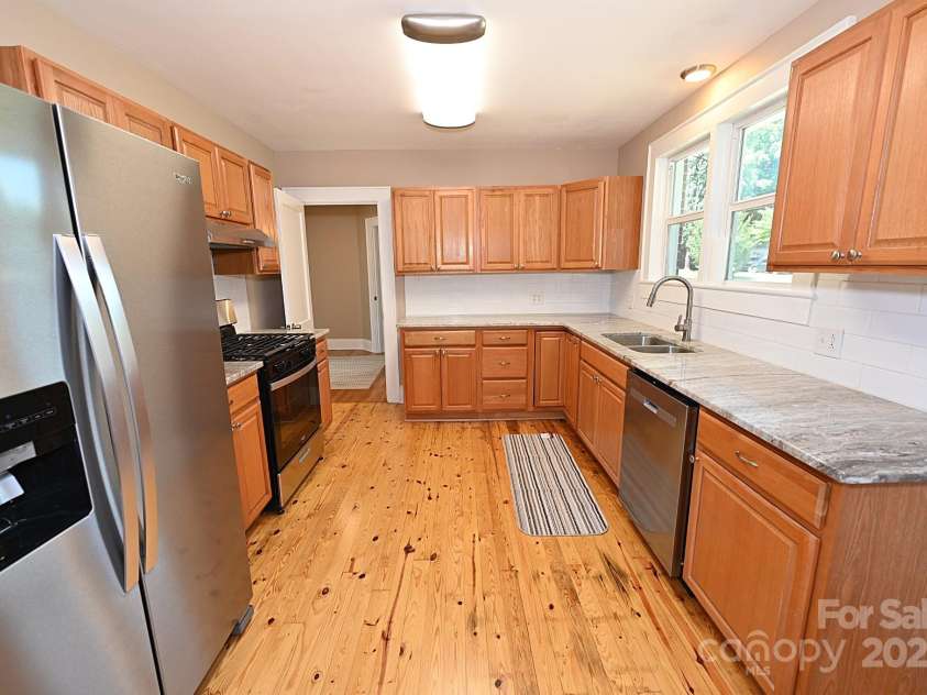 737 8th Street, Hickory, NC 28602.  MLS# CAR4279309, YatesRealty ID 24714. Large updated kitchen