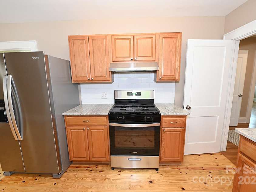 737 8th Street, Hickory, NC 28602.  MLS# CAR4279309, YatesRealty ID 24714. New SS appliances