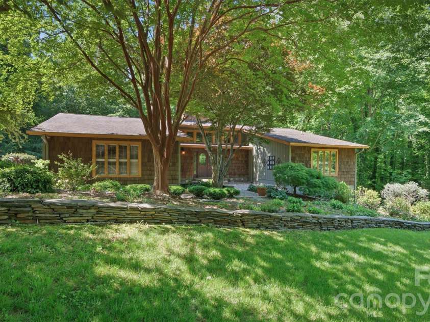 655 21st Avenue, Hickory, NC 28601.  MLS# CAR4381093, YatesRealty ID 24715. 