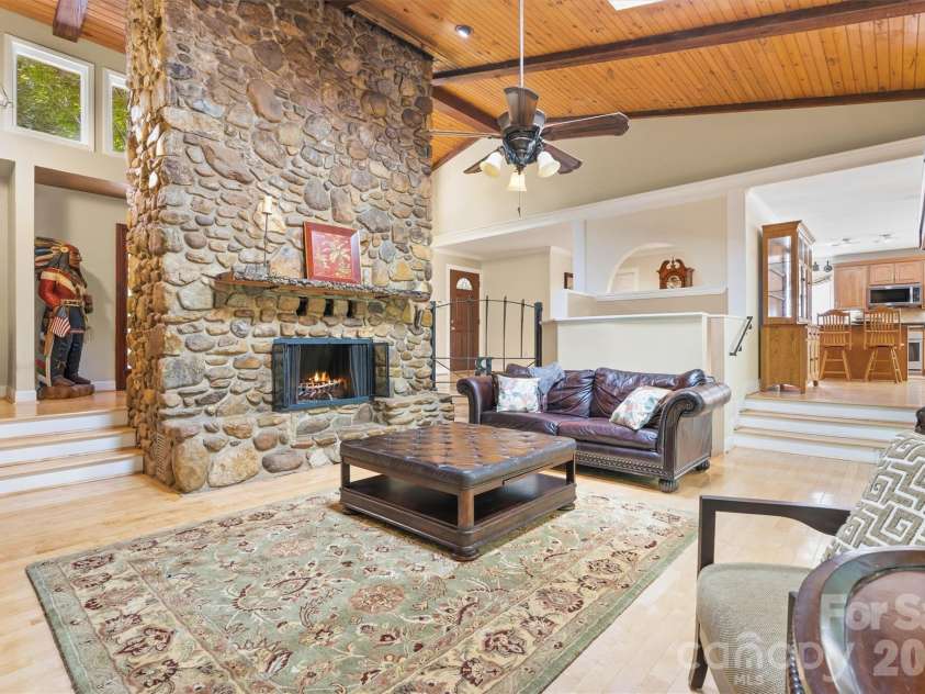 655 21st Avenue, Hickory, NC 28601.  MLS# CAR4381093, YatesRealty ID 24715. 