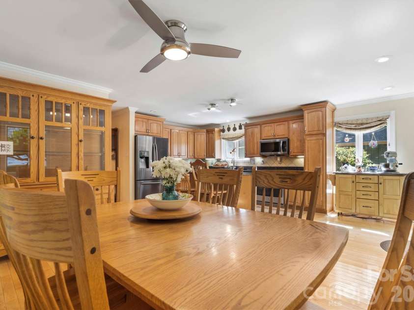 655 21st Avenue, Hickory, NC 28601.  MLS# CAR4381093, YatesRealty ID 24715. 