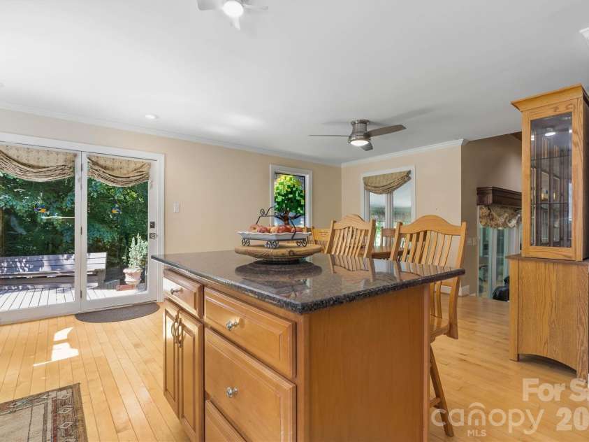 655 21st Avenue, Hickory, NC 28601.  MLS# CAR4381093, YatesRealty ID 24715. 