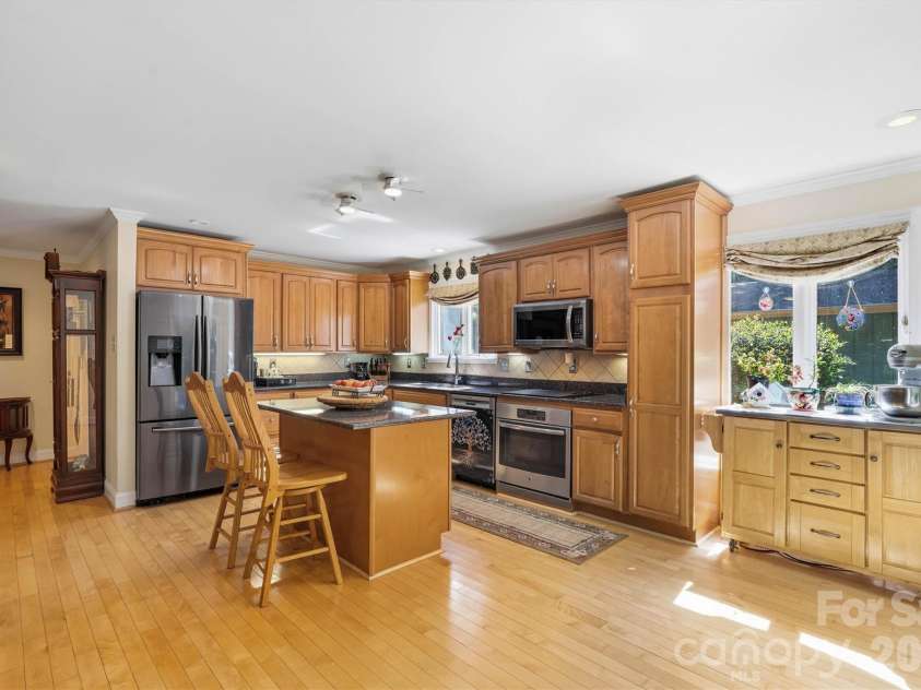 655 21st Avenue, Hickory, NC 28601.  MLS# CAR4381093, YatesRealty ID 24715. 