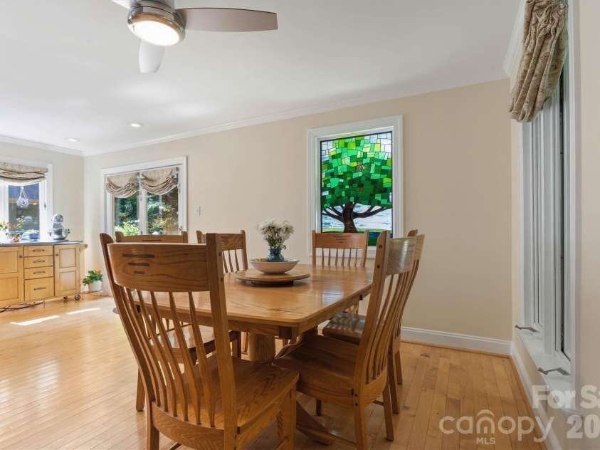 655 21st Avenue, Hickory, NC 28601.  MLS# CAR4381093, YatesRealty ID 24715. 