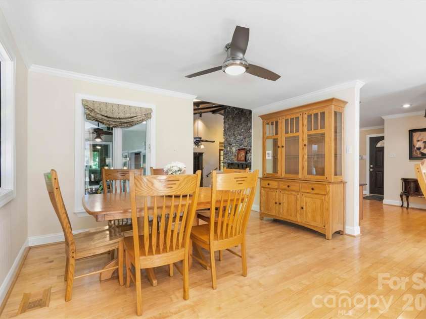 655 21st Avenue, Hickory, NC 28601.  MLS# CAR4381093, YatesRealty ID 24715. 