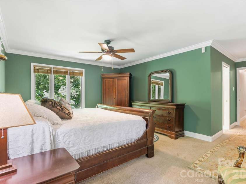 655 21st Avenue, Hickory, NC 28601.  MLS# CAR4381093, YatesRealty ID 24715. 