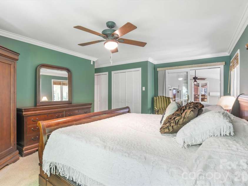 655 21st Avenue, Hickory, NC 28601.  MLS# CAR4381093, YatesRealty ID 24715. 