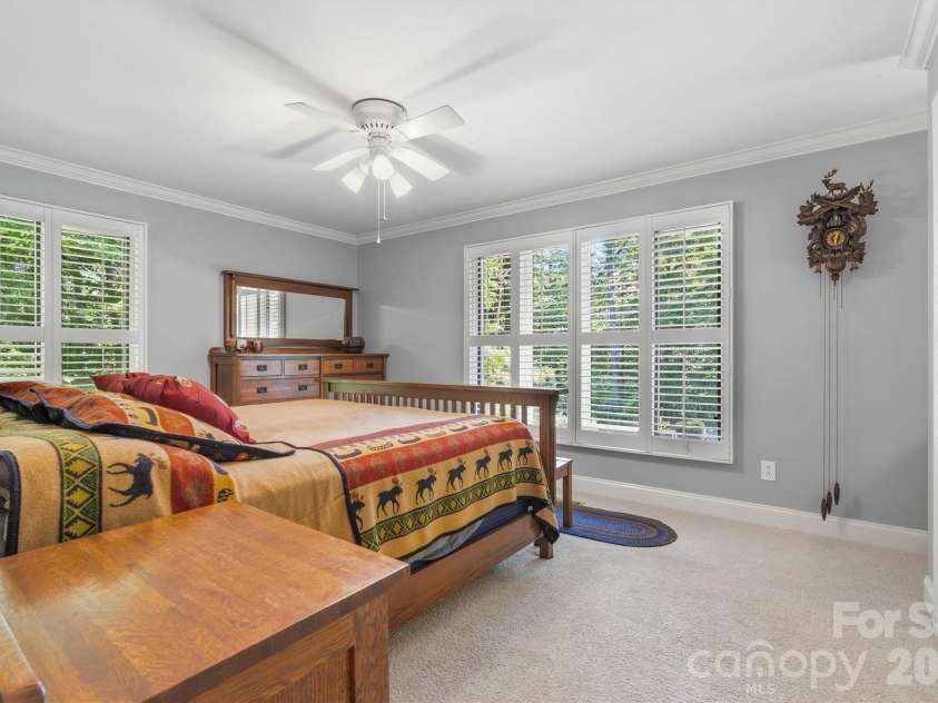 655 21st Avenue, Hickory, NC 28601.  MLS# CAR4381093, YatesRealty ID 24715. 