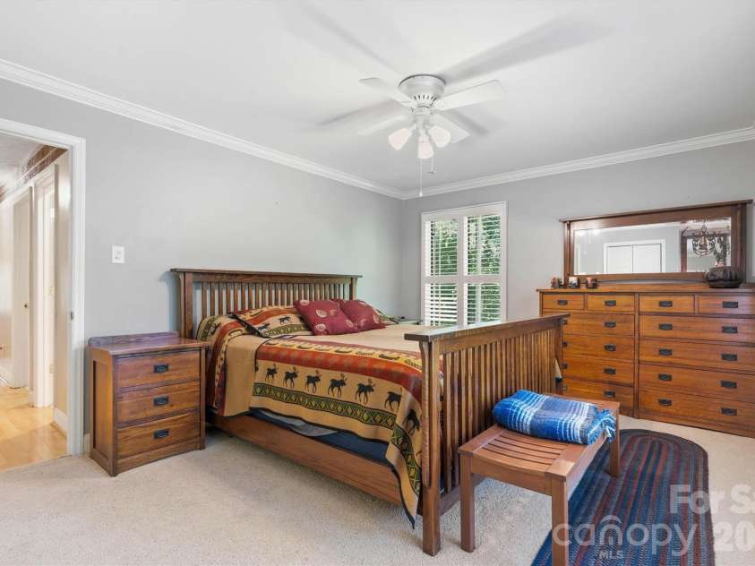655 21st Avenue, Hickory, NC 28601.  MLS# CAR4381093, YatesRealty ID 24715. 