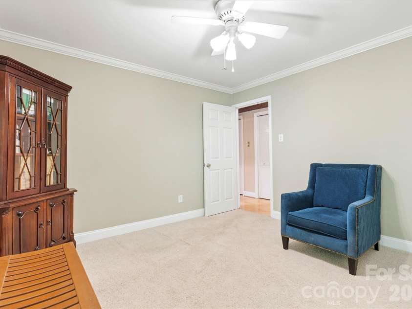 655 21st Avenue, Hickory, NC 28601.  MLS# CAR4381093, YatesRealty ID 24715. 