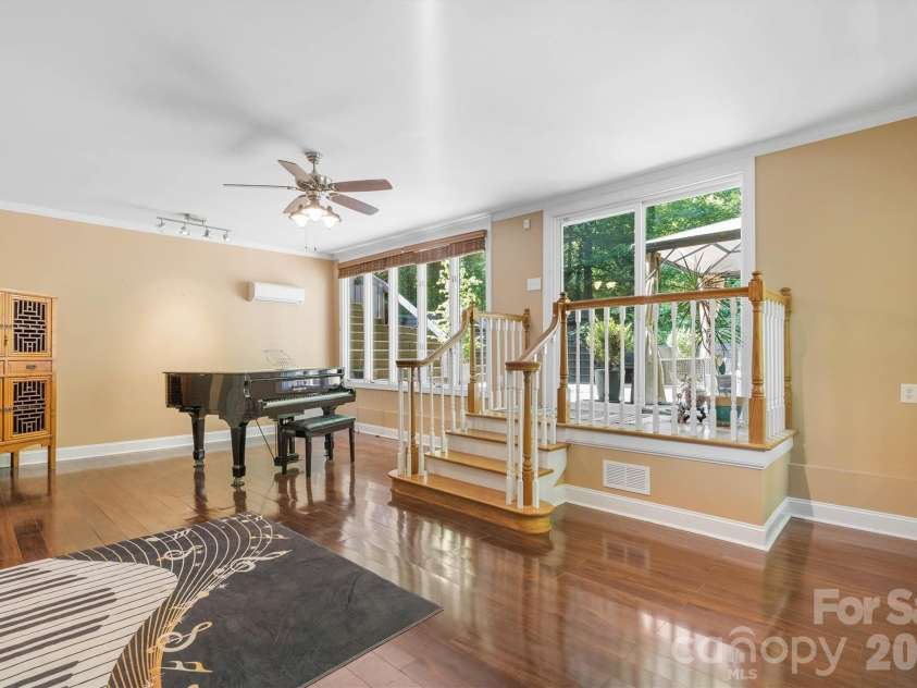 655 21st Avenue, Hickory, NC 28601.  MLS# CAR4381093, YatesRealty ID 24715. 