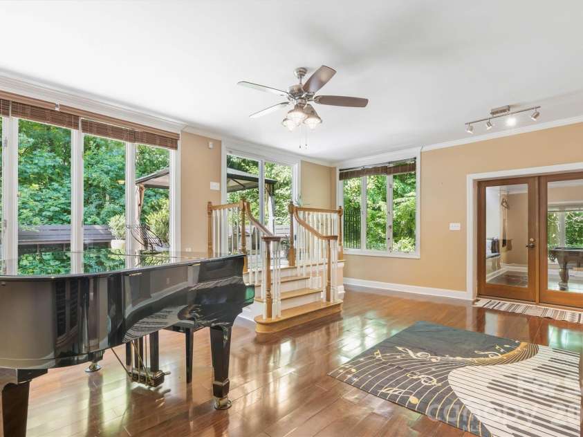 655 21st Avenue, Hickory, NC 28601.  MLS# CAR4381093, YatesRealty ID 24715. 