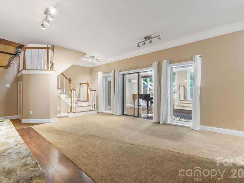 655 21st Avenue, Hickory, NC 28601.  MLS# CAR4381093, YatesRealty ID 24715. 