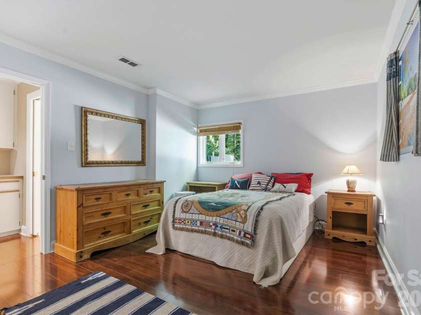 655 21st Avenue, Hickory, NC 28601.  MLS# CAR4381093, YatesRealty ID 24715. 