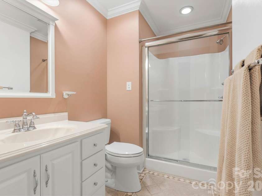 655 21st Avenue, Hickory, NC 28601.  MLS# CAR4381093, YatesRealty ID 24715. 