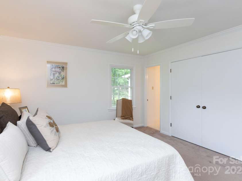 5727 Faulconbridge Road, Charlotte, NC 28227.  MLS# CAR4273885, YatesRealty ID 24716. 