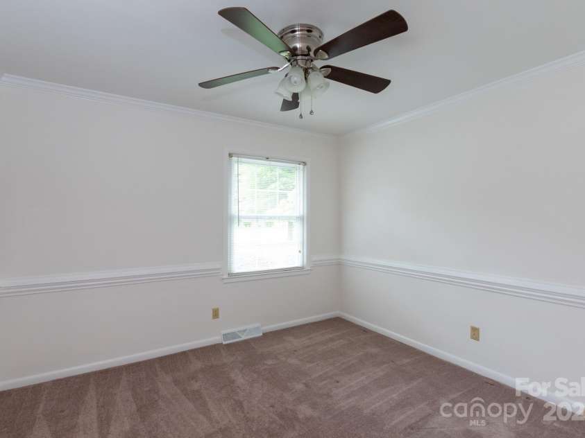 5727 Faulconbridge Road, Charlotte, NC 28227.  MLS# CAR4273885, YatesRealty ID 24716. 